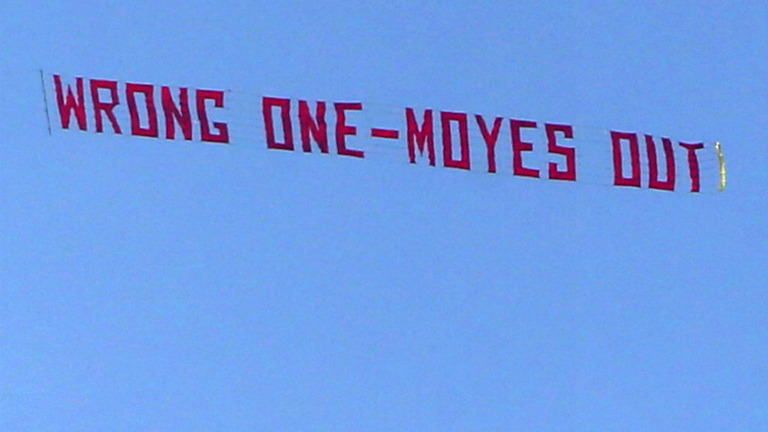 Manchester United fans rally around Moyes