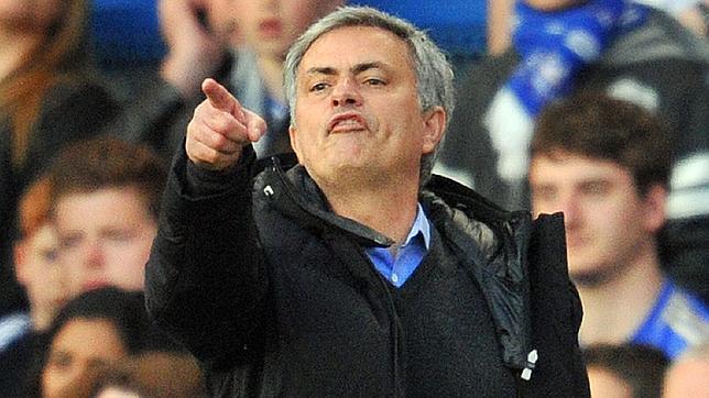 Chelsea boss has sarcastic comments for referee after loss to Sunderland