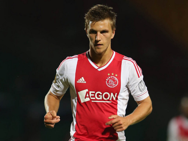 Arsenal to beat Spurs by signing Ajax defender