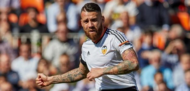 BIG MONEY being bet on Nicolas Otamendi to join Manchester United
