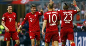 Lewandowski celebrates alongside Bayern team mates